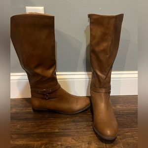 Brand new brown boots size 9M